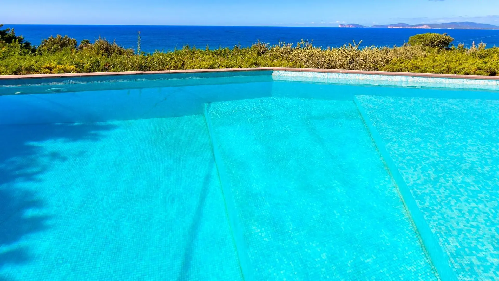 Villa Joie De Vivre Vista Mare Con Piscina A Sfioro Per 6 Persone Alghero Italy