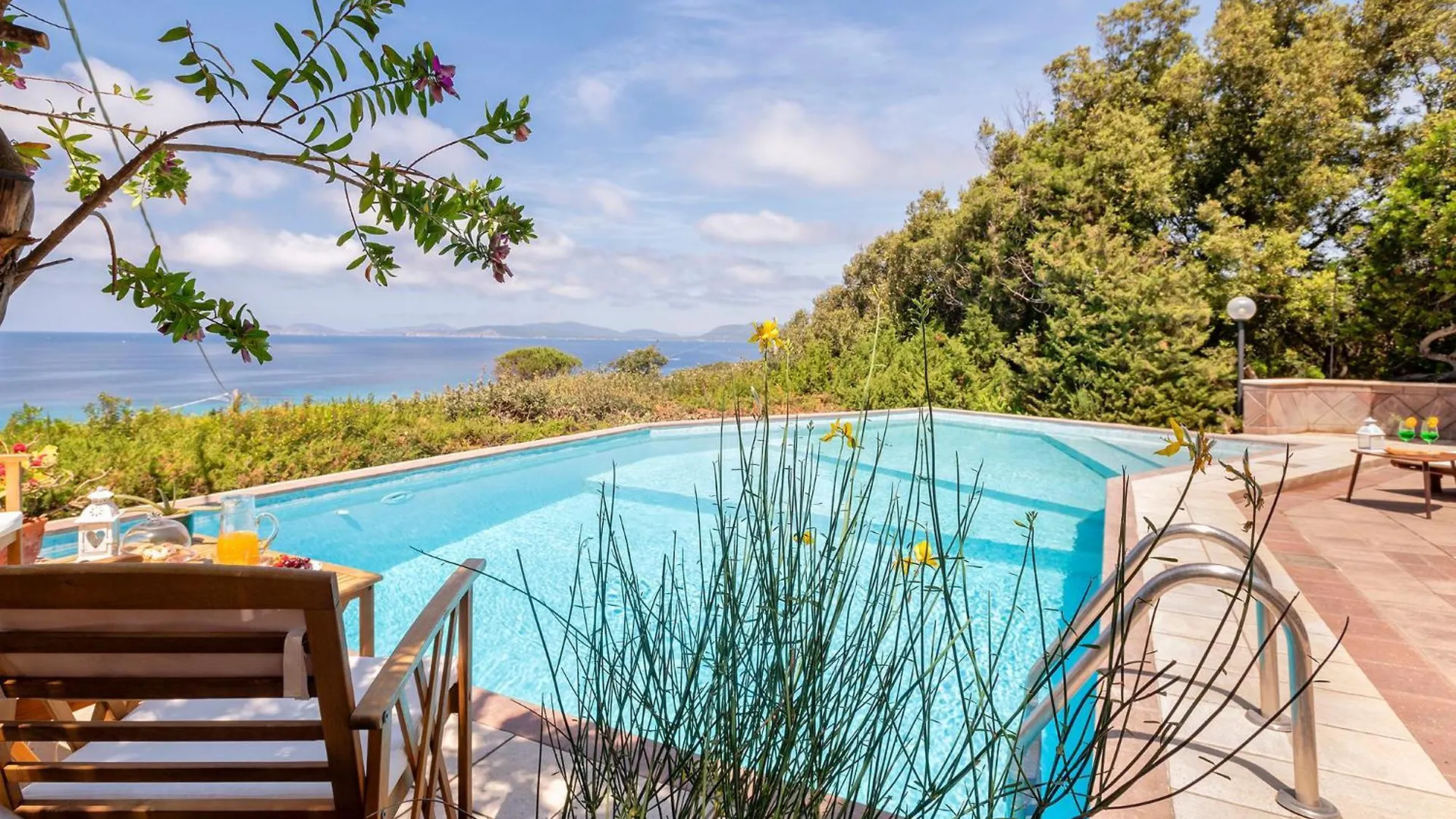 Villa Joie De Vivre Vista Mare Con Piscina A Sfioro Per 6 Persone Alghero Italy