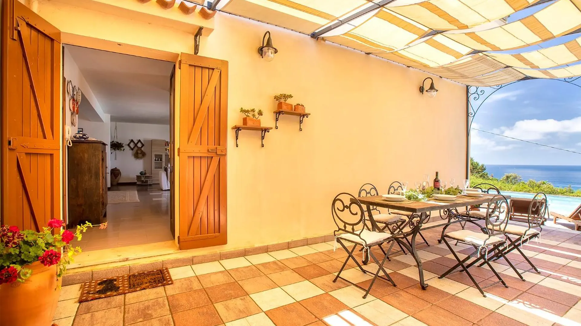 Villa Joie De Vivre Vista Mare Con Piscina A Sfioro Per 6 Persone Alghero Italy