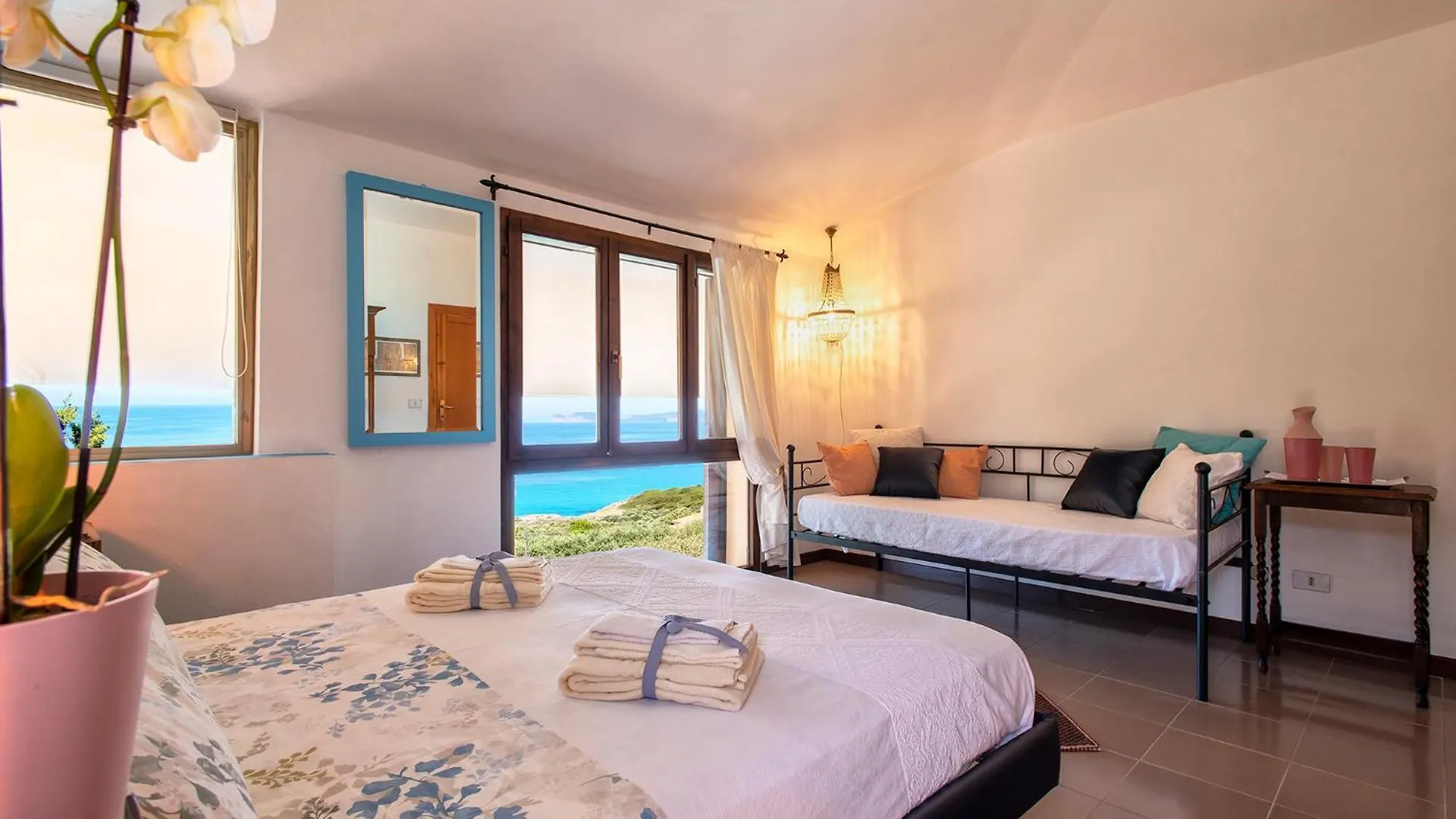 Villa Joie De Vivre Vista Mare Con Piscina A Sfioro Per 6 Persone Alghero Italy